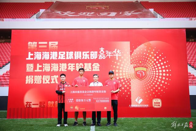 凯迪拉克锦标赛卡梅隆-杨大赢6杆 特朗普现场观战